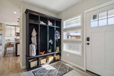 Cabernet interior home features