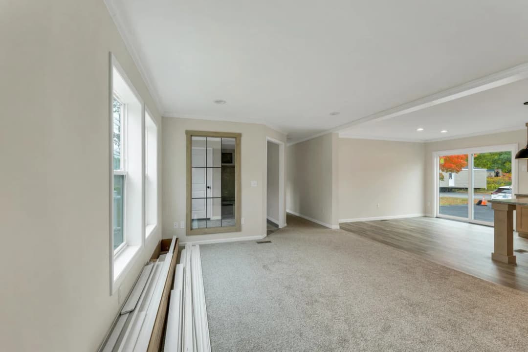 Spinel 64 interior home features