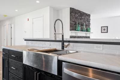 Ne-619 kitchen home features