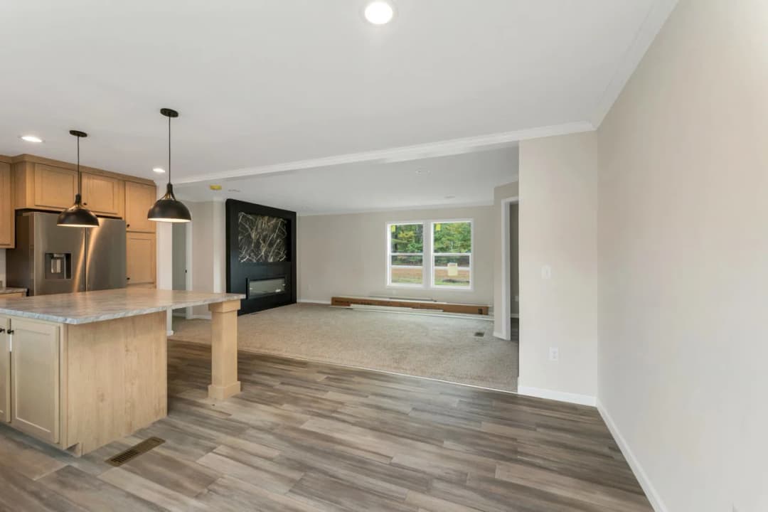 Spinel 64 interior home features