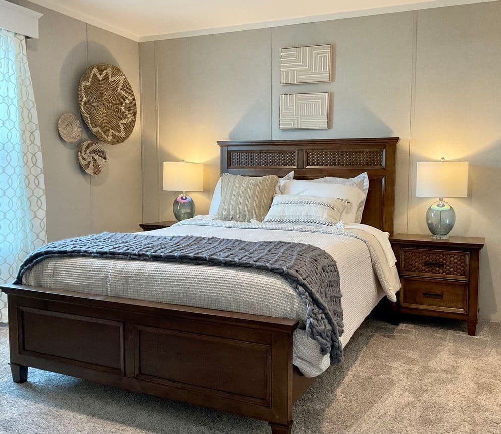 Amethyst bedroom home features