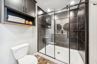 Merlot bathroom home features