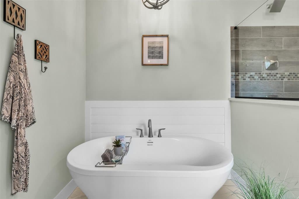 Otter creek bathroom home features