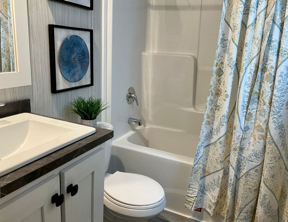 Amethyst bathroom home features