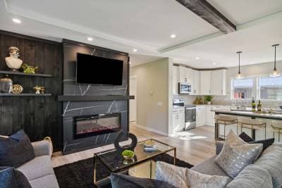 Cabernet interior home features