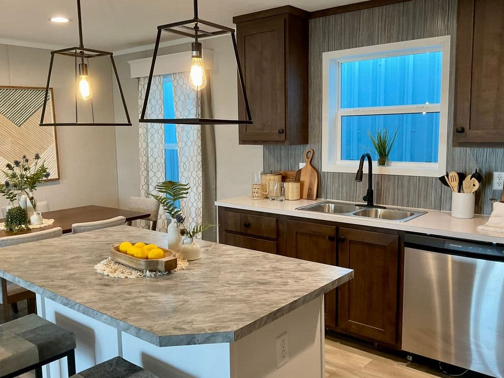Amethyst kitchen home features
