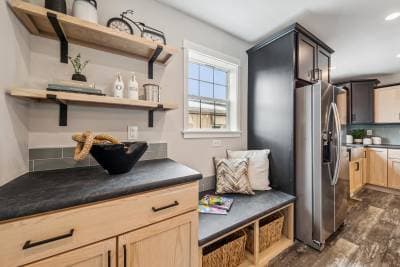 Merlot interior home features