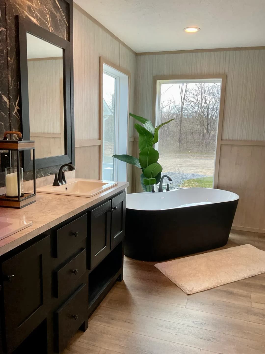 Emerald bathroom home features