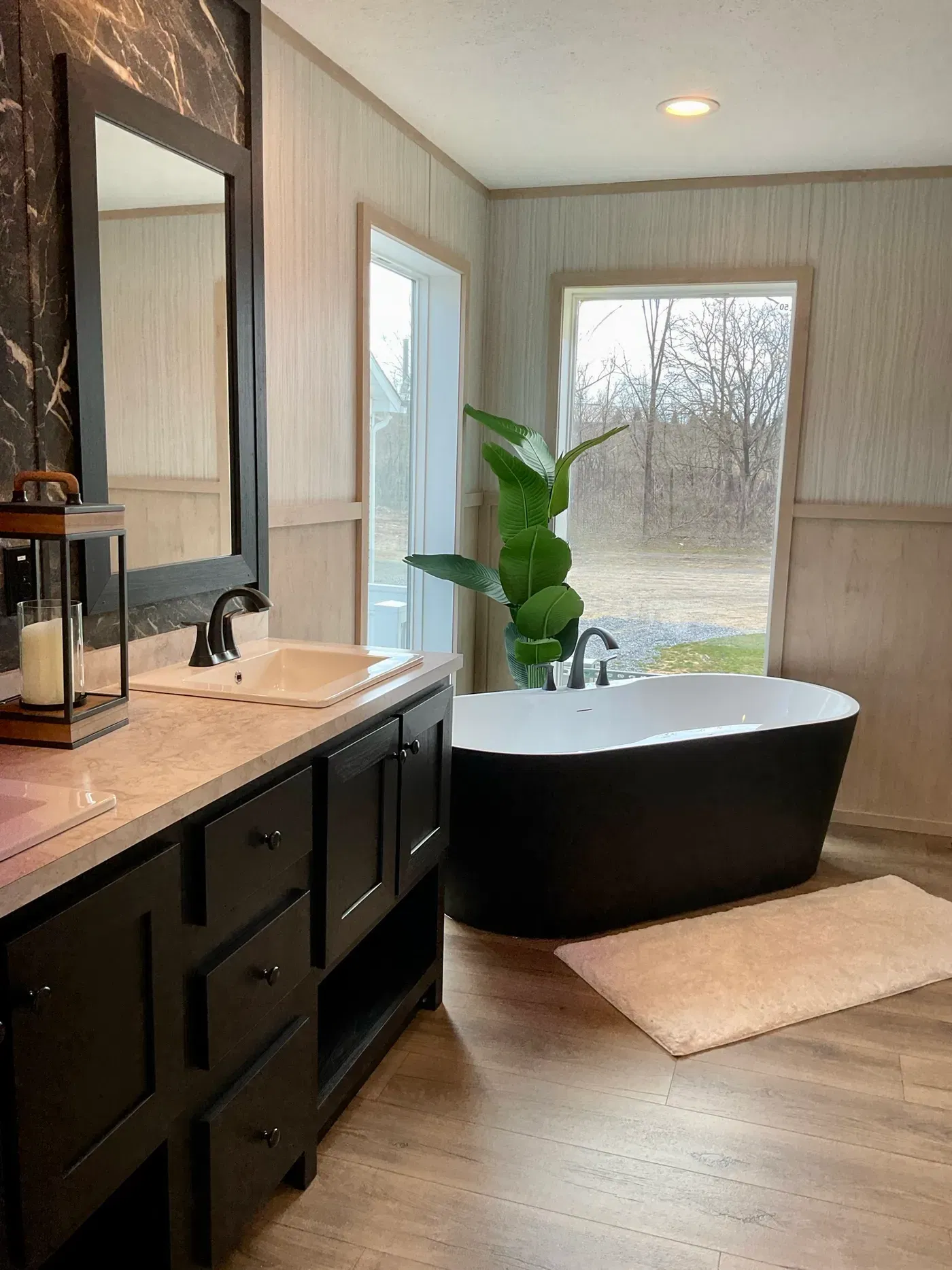 Emerald bathroom home features