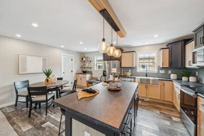 Merlot kitchen home features