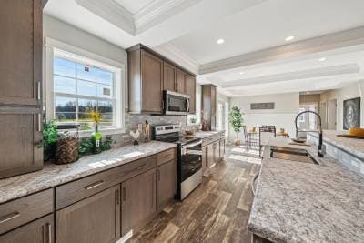 Pinot kitchen home features