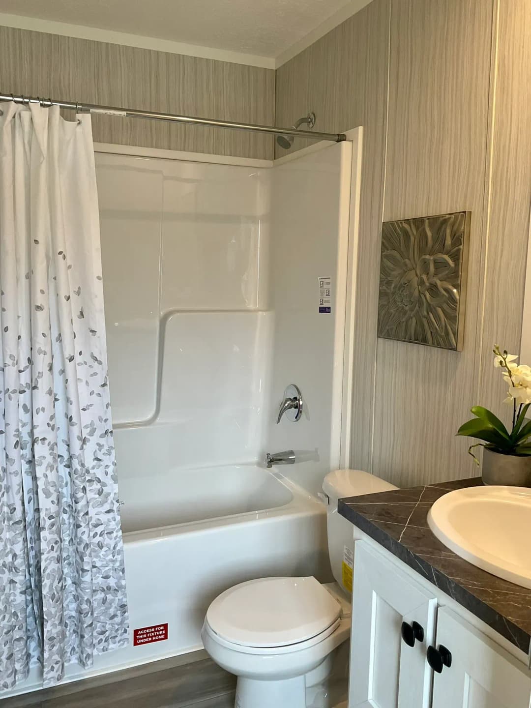 Peridot 66 bathroom home features