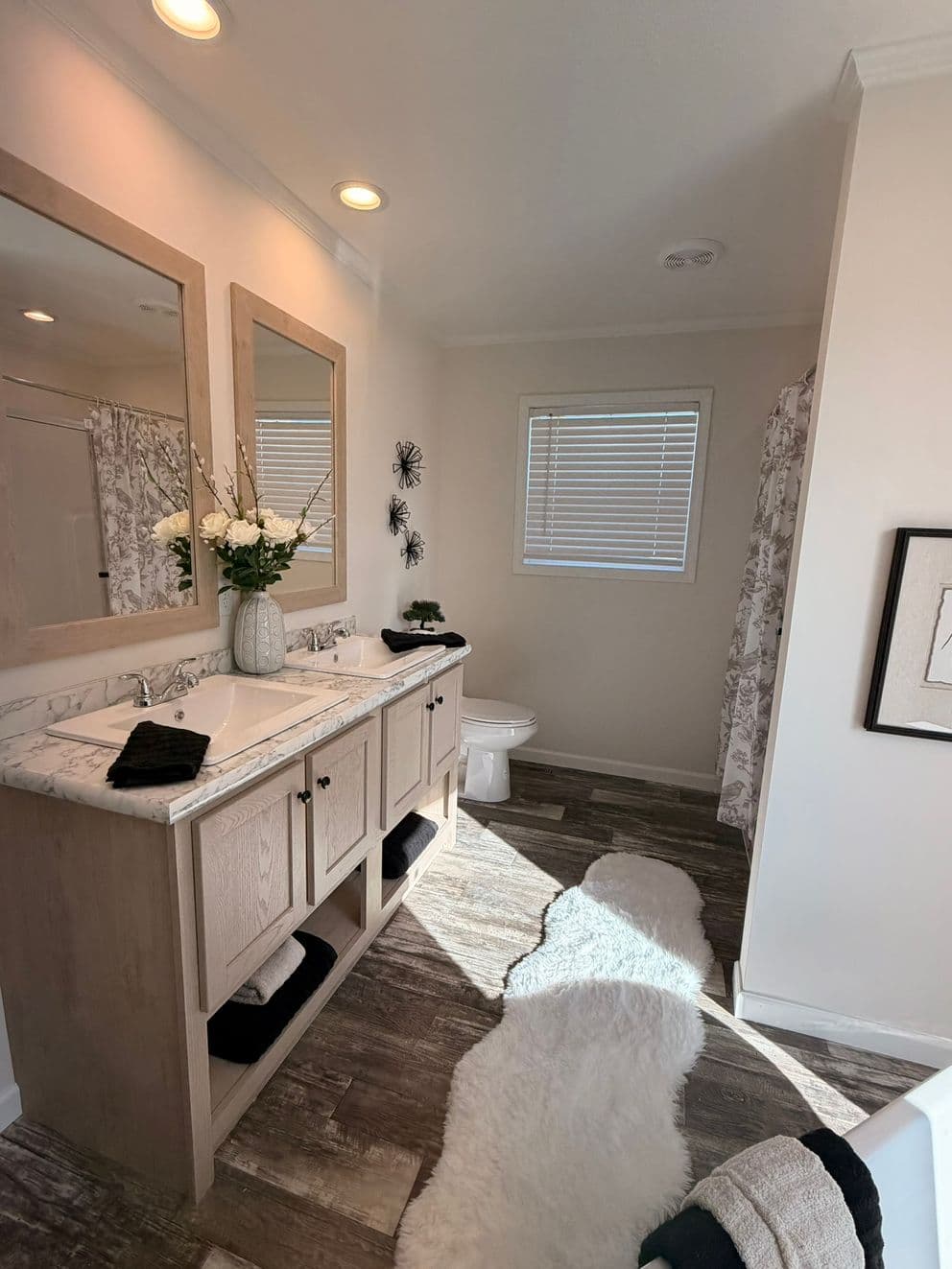 Tourmaline bathroom home features