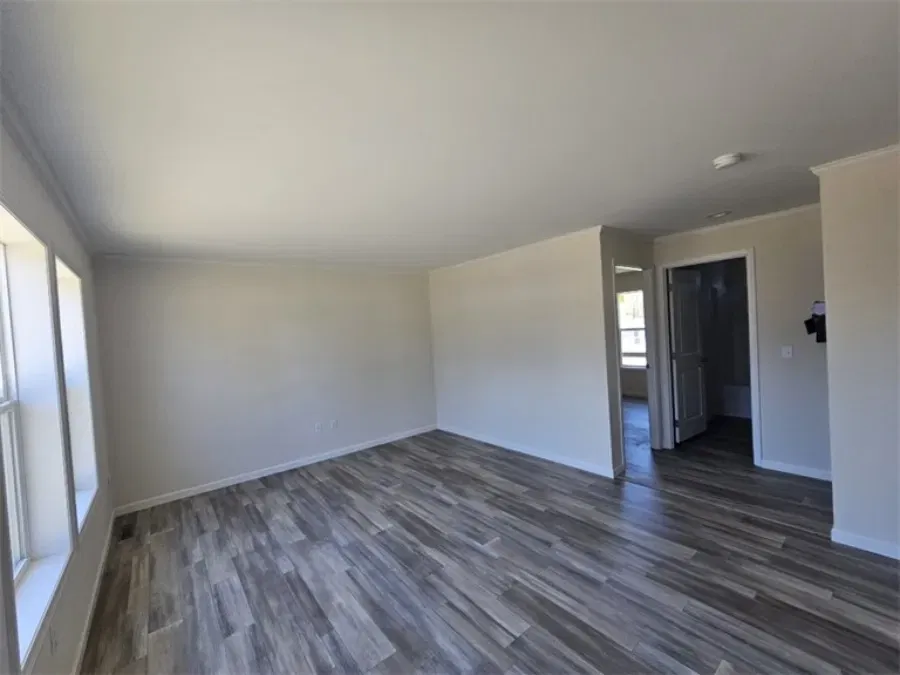 Spinel 64 interior home features