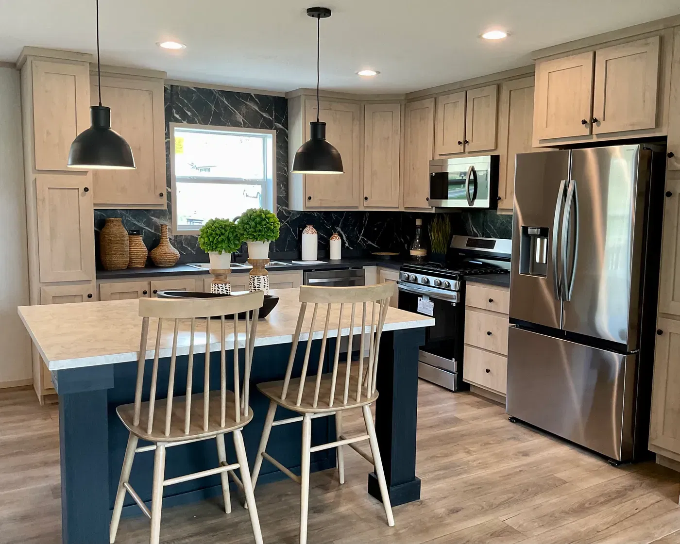 Emerald kitchen home features