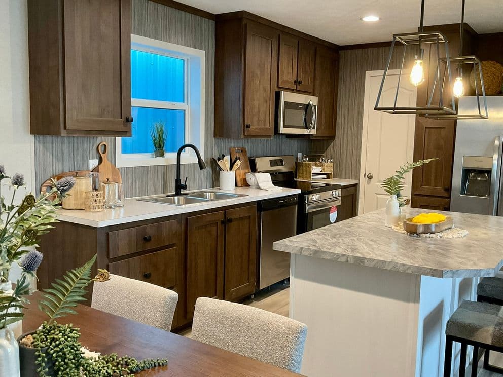Amethyst kitchen home features