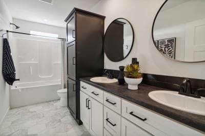 Cabernet bathroom home features