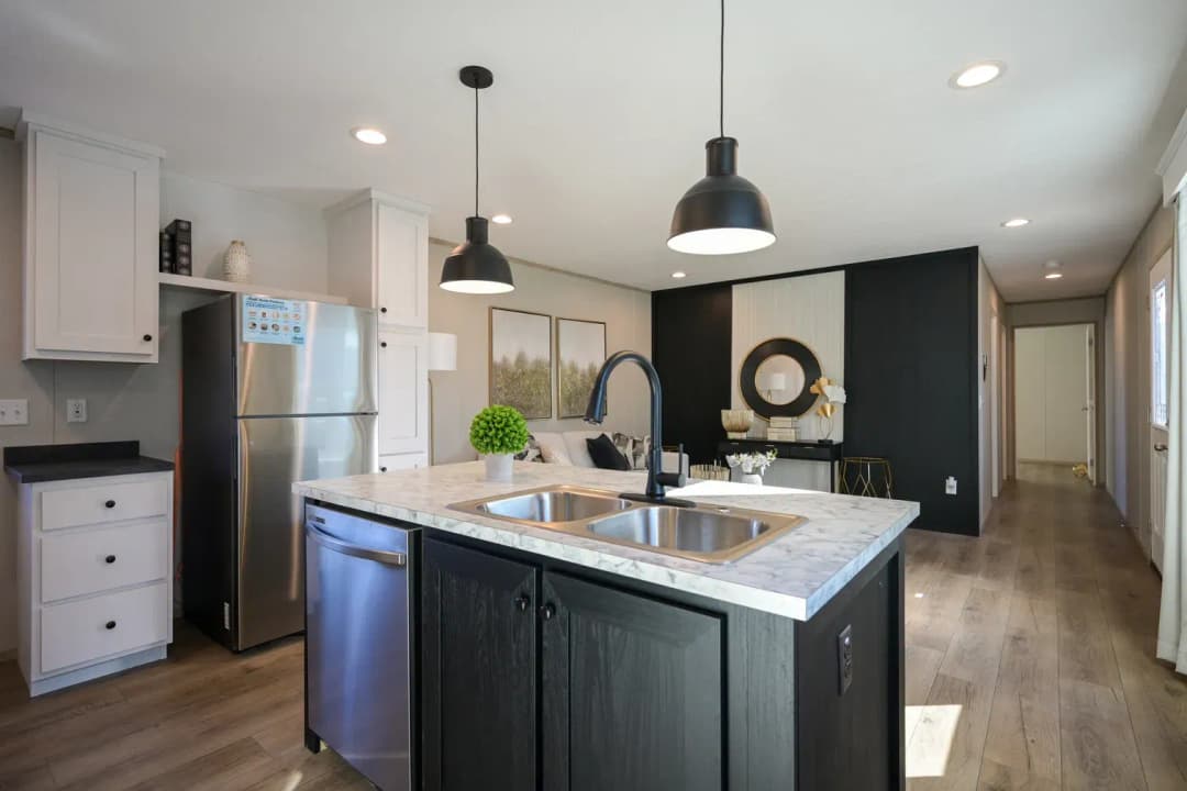 Tiger's eye kitchen home features