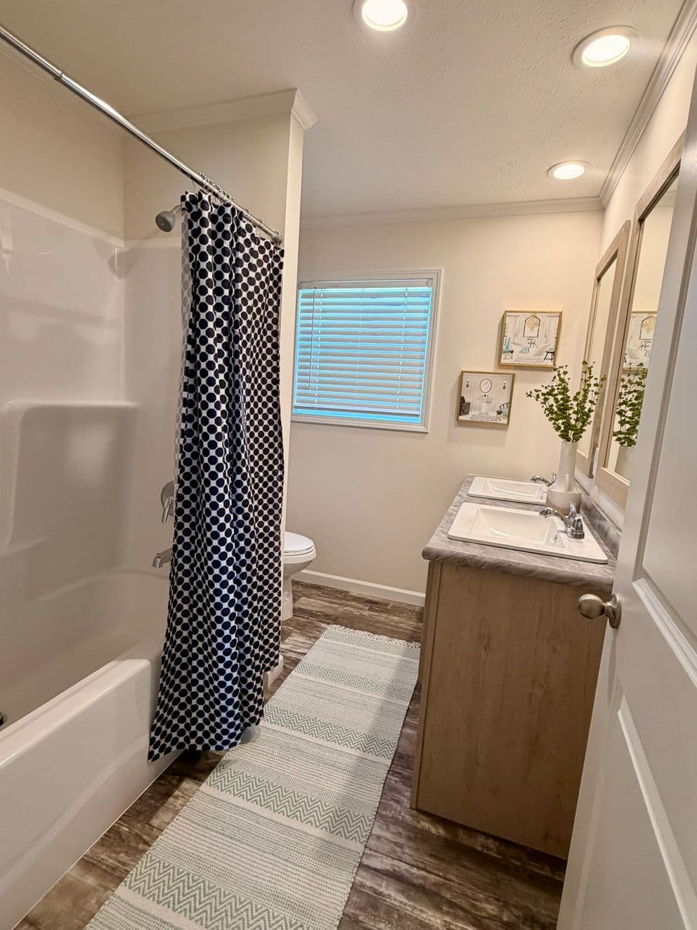 Tourmaline bathroom home features