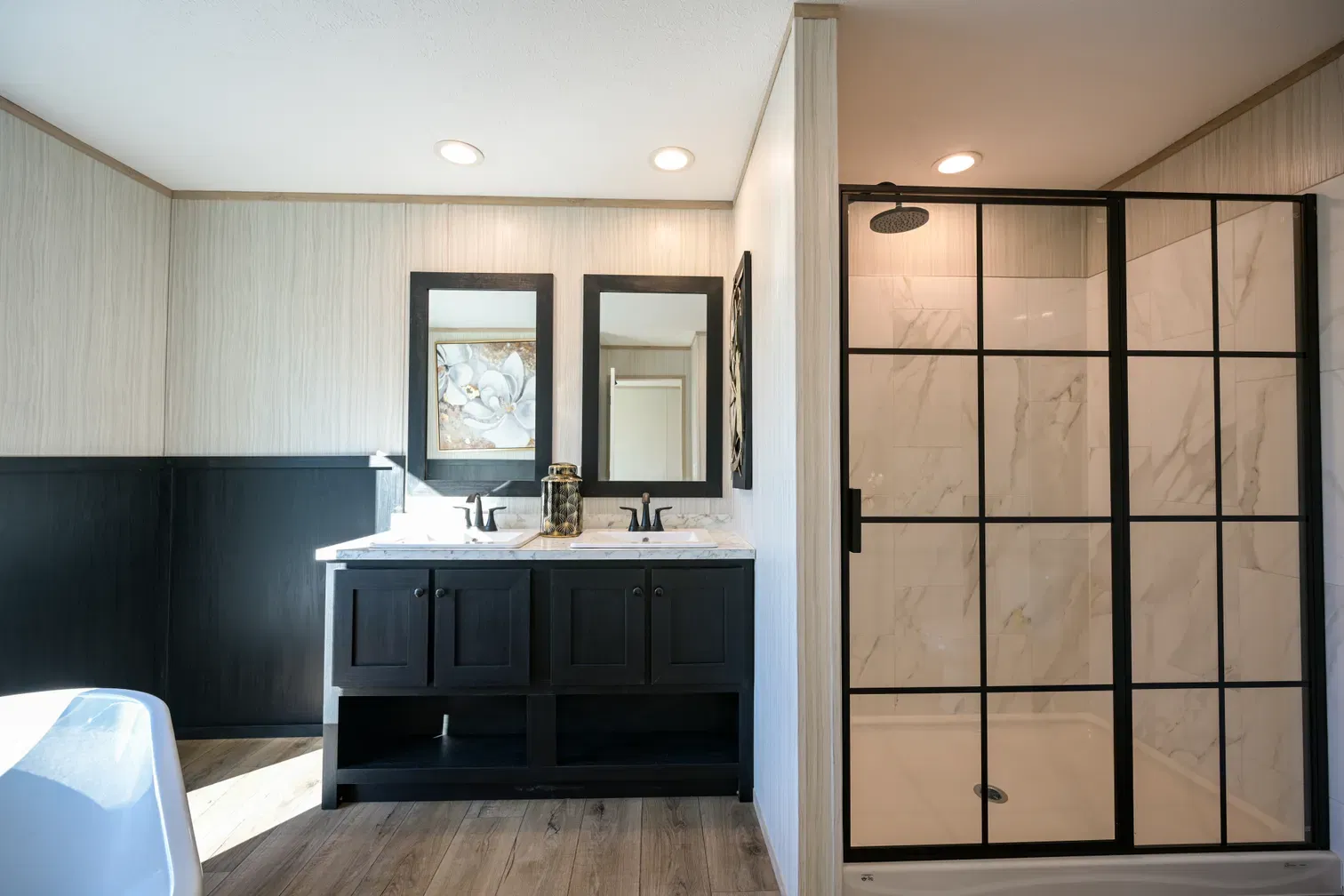 Tiger's eye bathroom home features