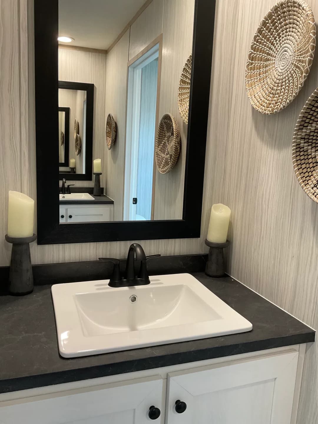 Emerald bathroom home features